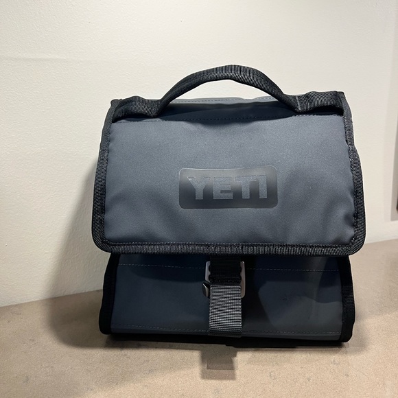 YETI lunch box - Picture 2 of 4